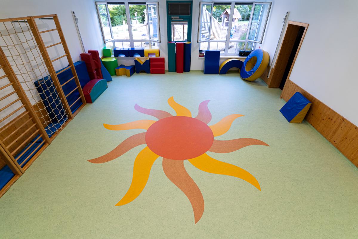 gerflor_bewegungsraum_mit_sonne.jpg